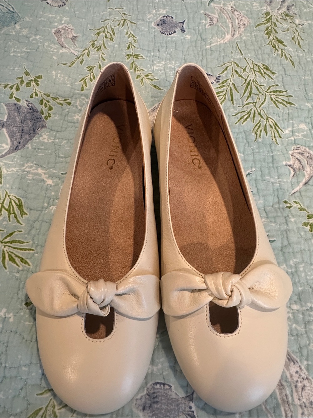 Vionic Ivory Knot-Detail Ballet Flats